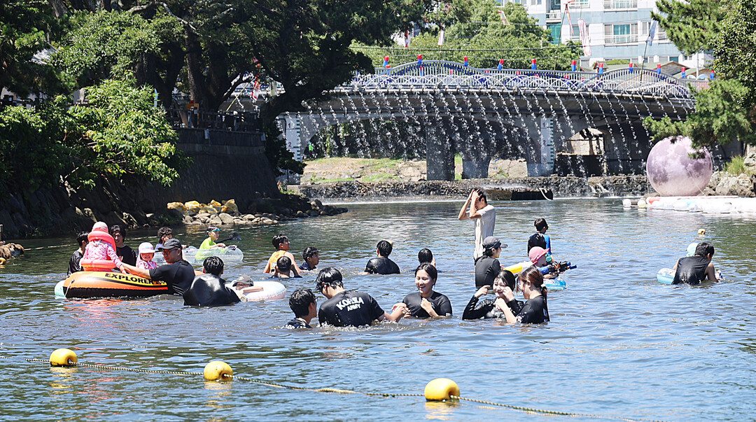 "얼음물처럼 시원해요"…제주 월대천 ...